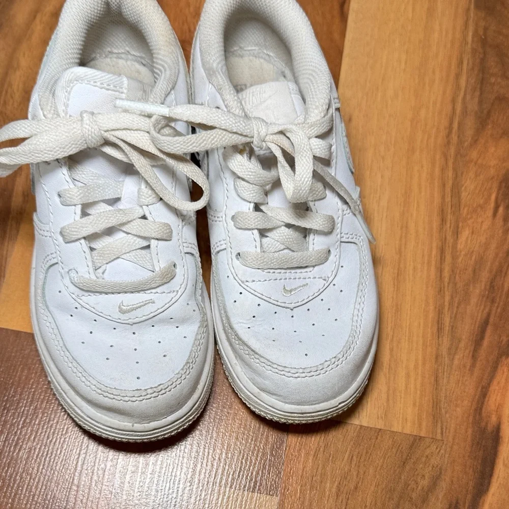 Nike Air Force 1 toddler little kids size 9.5 sneakers/ shoes white